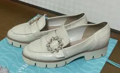 ダイアナ ビジュー付き厚底ローファー