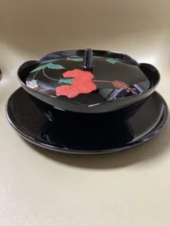 琉球▪️沖縄漆器セット▪️黒地 赤い花▪️琉球料理等に！美品です