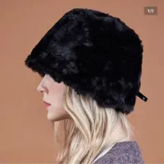 VARZAR ファーロングラベルソリッドドロップバケットハット