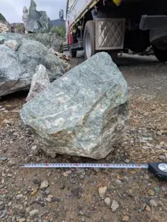 日高翡翠　43キロ　庭石　鑑賞石　石 石材　庭　坪庭　置物　オブジェ 日高翡翠 43キロ 庭石 鑑賞石 石 石材 庭 坪庭 置物 オブジェ - メルカリ