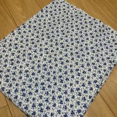 青い花柄の綿生地　約107x160