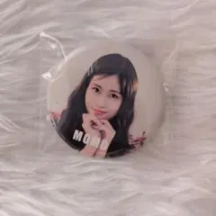 TWICEモモ缶バッチ