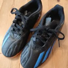 adidas フットサルシューズのサムネイル