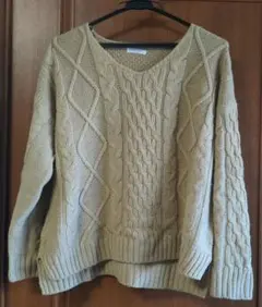 ケーブルニット Vネック セーター