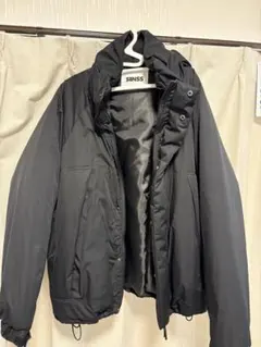 ブラックダウンジャケット フード付き