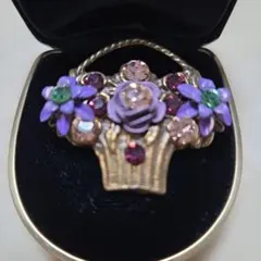 花かごデザインのヴィンテージブローチ