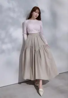 新品タグ付きHerlipto Round Tiered Long Skirtのサムネイル