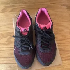 adidas スニーカー　23.5cm