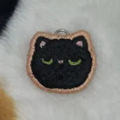 黒猫刺繍ブローチ