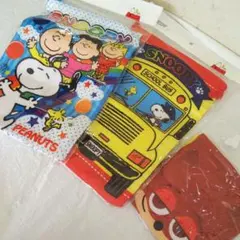 スヌーピー巾着袋とズートピアの巾着袋とハンカチ