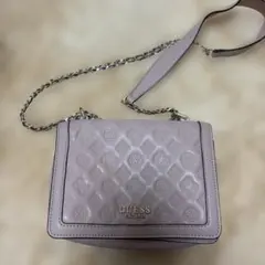 GUESS ショルダーバッグ バイカラー チェーンストラップ - メルカリ