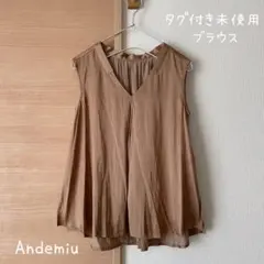 【タグ付き未使用品】アンデミュウ Andemiuブラウス Ｖネック フリーサイズのサムネイル