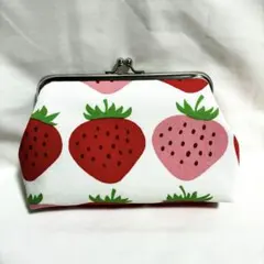 がま口財布　がま口ポーチ　メイクポーチ　ハンドメイド　イチゴ　①