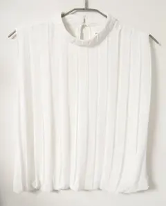 レディーストップス　ノースリーブ　白　夏白シャツ　白トップス