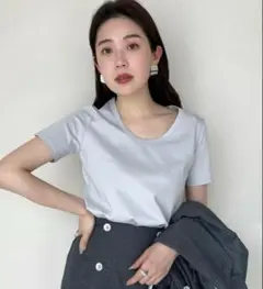 【美品】anuansシルクタッチコットンUネックTシャツのサムネイル