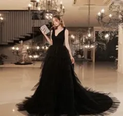 ディープV ブラックウエディングドレス（ブラックドレス）※着用写真あり