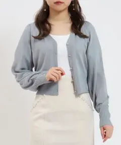 ASTORIA ODIER シアーライク装飾ボタンVネックカーディガンのサムネイル