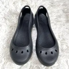 【良品】クロックス カディ フラットシューズ W6 黒 バレエパンプス ブラックのサムネイル