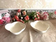 可愛い花びら型ホワイト陶器ボウル2個セット　未使用品