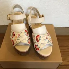 大幅値下げしました！Heatherアイボリー刺繍のサンダル！ヒール高め！Sサイズのサムネイル