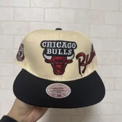 シカゴ ブルズ ミッチェル＆ネス スナップバックキャップ