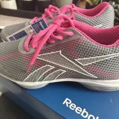 新品　リーボック EAZY TONE プラス　スニーカー 24cm V46422