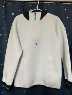 TOMMY HILFIGER ホワイトハーフジップパーカー