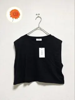 新品　未使用　F エヴリス　ノースリーブ　Tシャツ　ショート丈　肩パット　黒