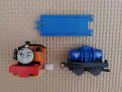 カプセルプラレール　機関車トーマス　ニア+タンク車