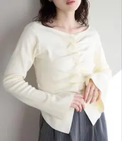 【美品】Kastane クリーム色 長袖セーター ギャザー付き　トップス