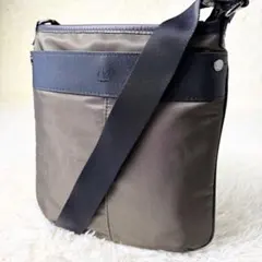 美品　カルバンクライン ナイロン ショルダーバッグ 斜め掛け サコッシュ カーキのサムネイル