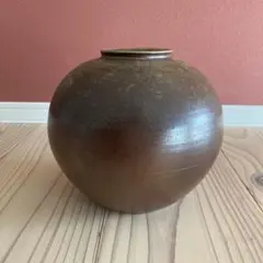 備前焼 丸花瓶 刻印あり　窯変の美 丸いフォルム　モダンな陶器 壺 花器 花入