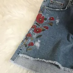 ZARAの刺繍入りデニムスカート