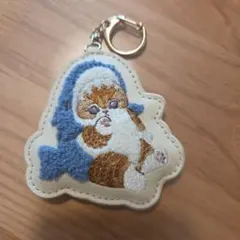 中古品　サメの着ぐるみを着た猫 刺繍キーホルダー　モフサンドのサムネイル
