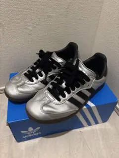 adidas シルバースニーカー samba