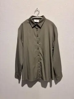 HUG.U ハグユー バックプリーツ 長袖シャツ カーキ