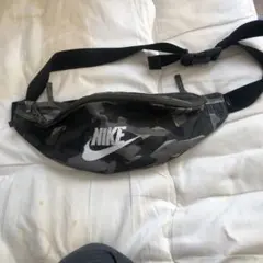 Nike カモフラージュ ボディバッグ