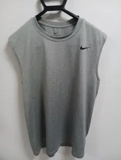 Nike ナイキDri-FIT タンクトップ　ノースリーブ