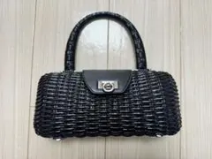 サルヴァトーレフェラガモ Salvatore Ferragamo カゴバッグ ハ サルヴァトーレ フェラガモ】新作「Ferragamo Cage Bag」発売、レザー