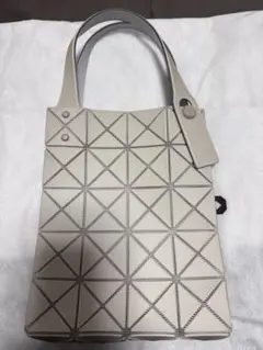 新品BAOBAOプラチナム7×7シルバースモールトートISSEYMIYAKE - メルカリ