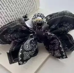 髪　クリップ　黒　モノトーン　リボン バンスクリップ ペイズリー ヘアクリップ
