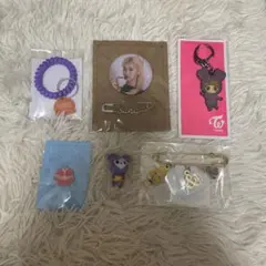 twice サナ グッズ 缶バッチ キーホルダー ガチャ