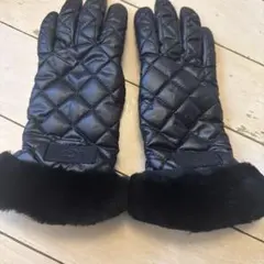 UGG キルティング グローブ 手袋 ブラックのサムネイル