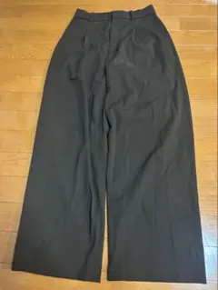 ユニクロ　ワイドタックパンツ　ブラウン