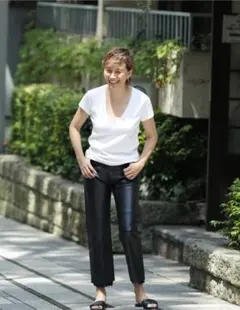 MADISONBLUE Vネック半袖Tシャツ ホワイトのサムネイル