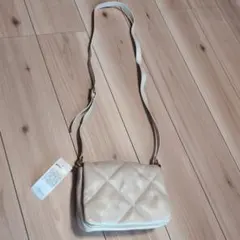 新品未使用品 白キルティングショルダーバック　GU