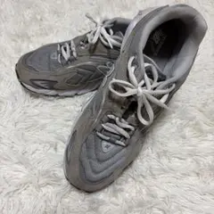 New Balance 725 グレー スニーカーのサムネイル