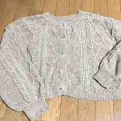 ベージュ ケーブルニット カーディガン