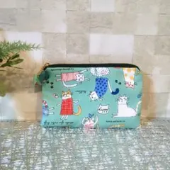 ねこ柄ポーチ　コスメポーチ　小物入れ　猫　ネコ