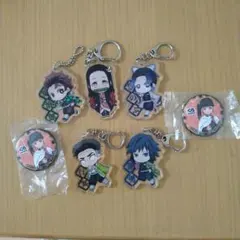 鬼滅の刃 缶バッチ キーホルダー くら寿司 ビッくらポン